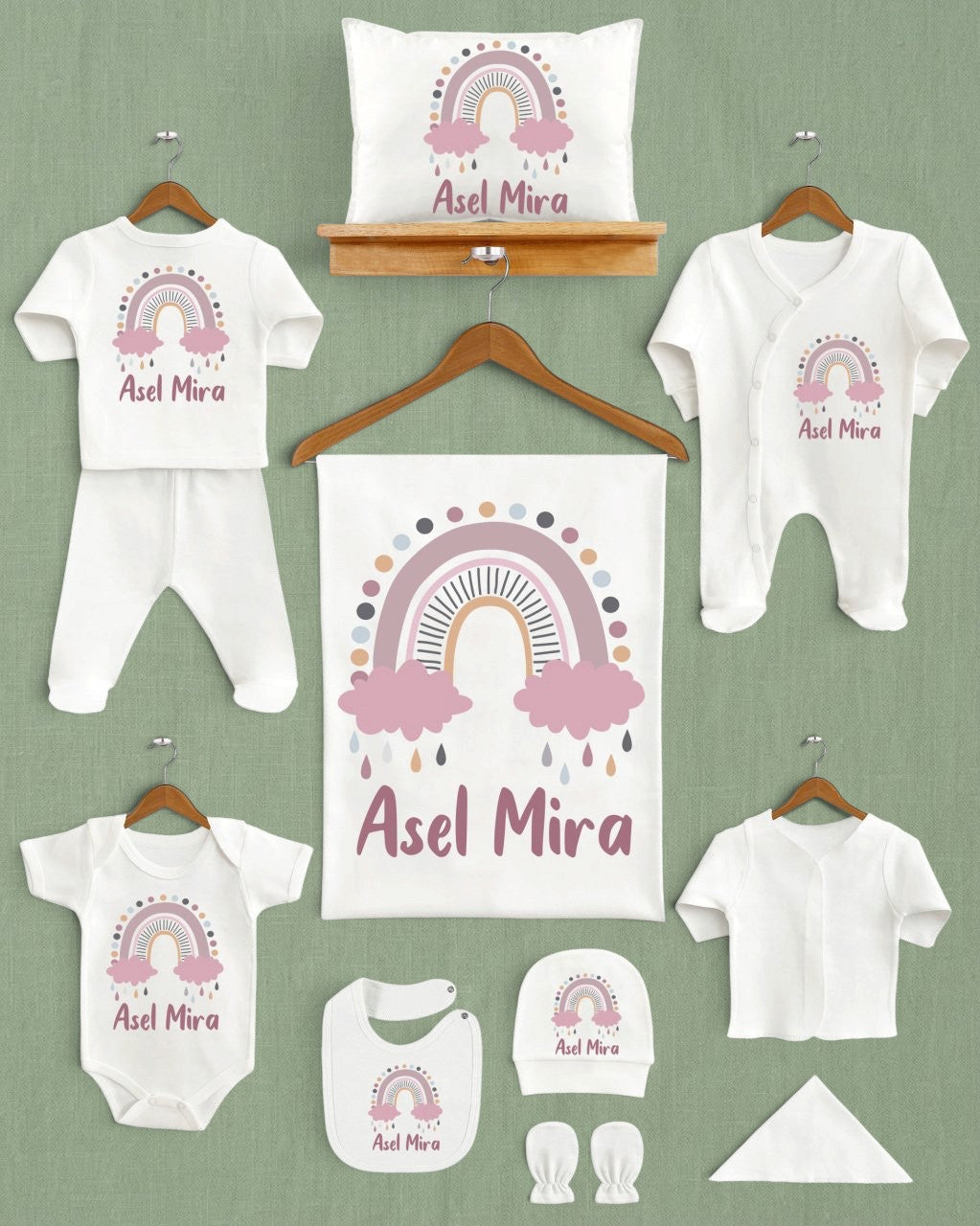 Mağazam ekru renkli, gökkuşağı desenli ve isme özel 11 parça organik pamuklu yenidoğan hastane çıkış seti.