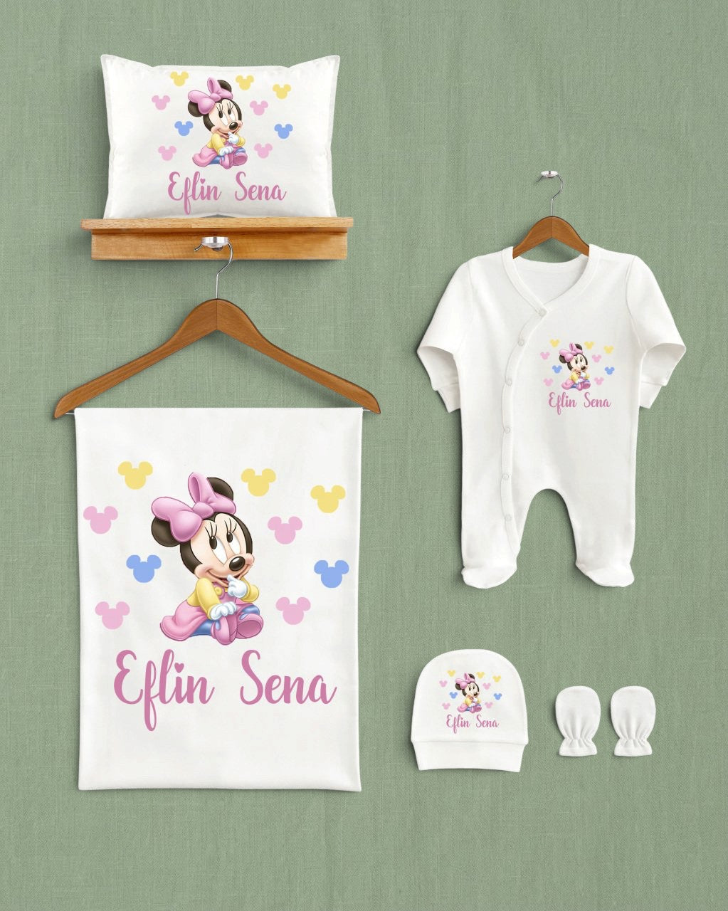 Mağazam Mickey Mouse desenli 5'li organik pamuklu bebek hastane çıkışı seti, battaniye, tulum, şapka ve eldiven.